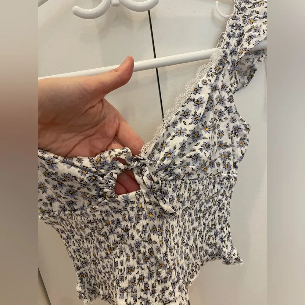 Garage Floral Ruffle Crop Top - Flower pattern - Picture 2 of 5
